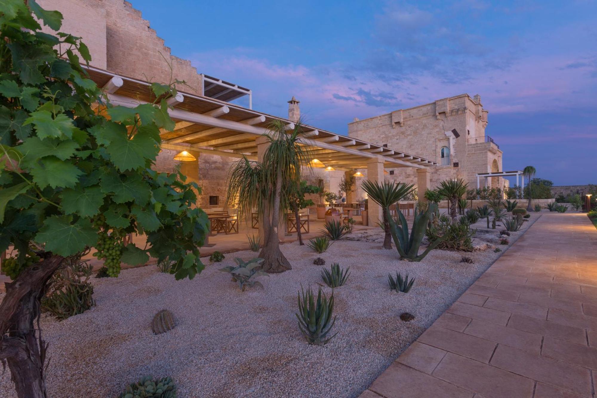 Masseria Donna Menga - The Leading Hotels Of The World 토레 라필로 외부 사진