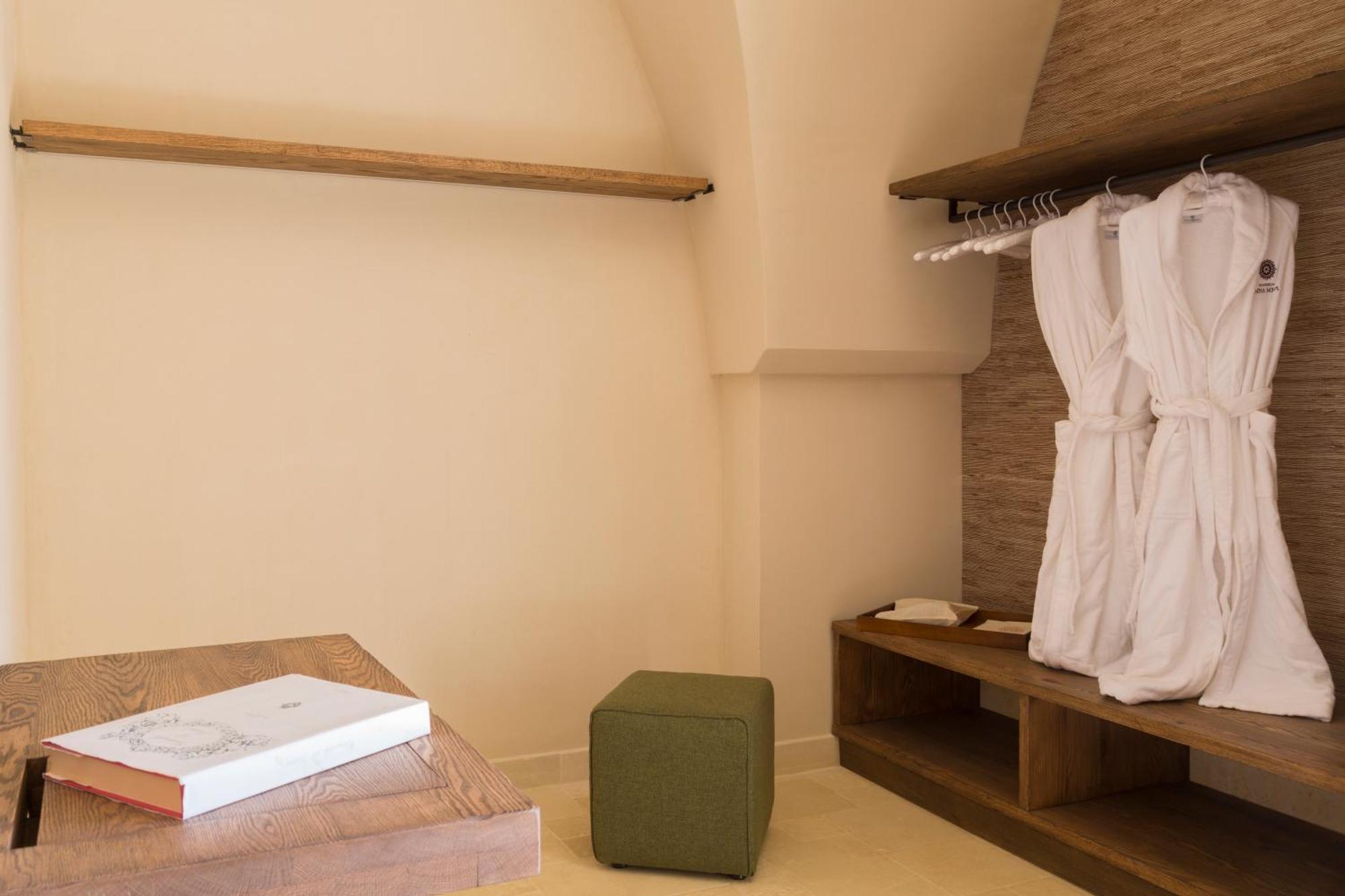 Masseria Donna Menga - The Leading Hotels Of The World 토레 라필로 외부 사진