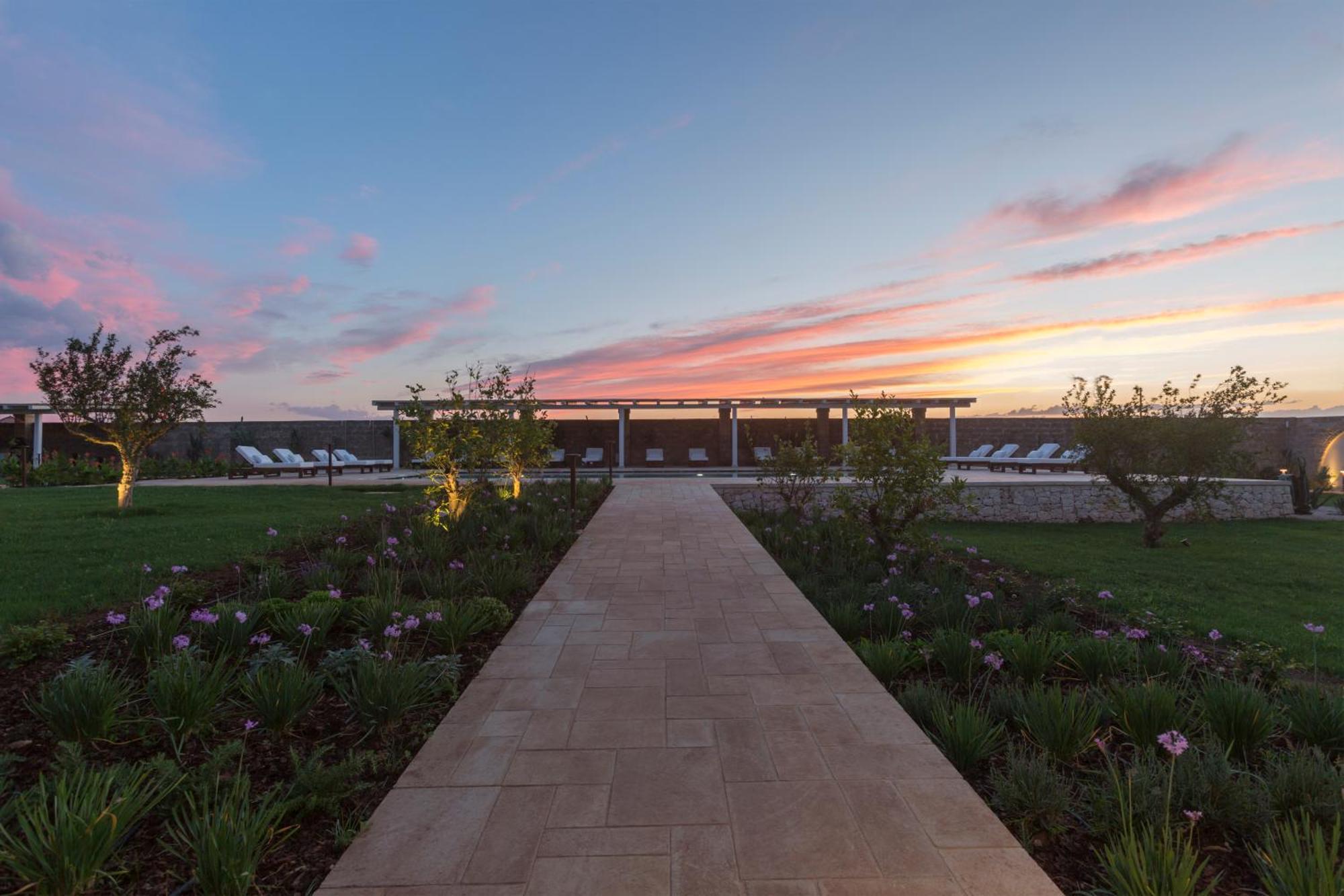 Masseria Donna Menga - The Leading Hotels Of The World 토레 라필로 외부 사진